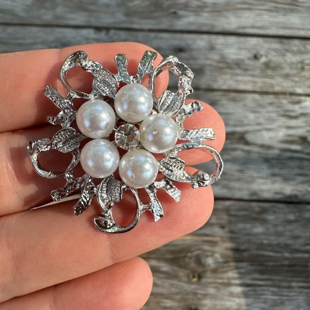 Vintage Jewelry Silver Tone Pearl Brooch Pin